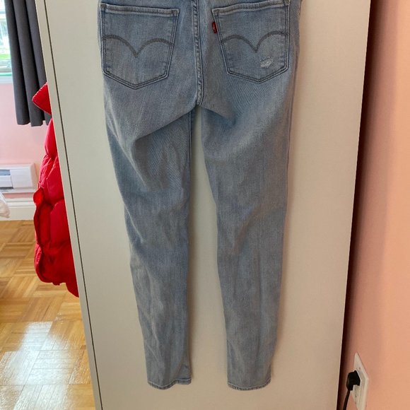 Levis Light Wash Skinny Jeans - Picture 7 of 7